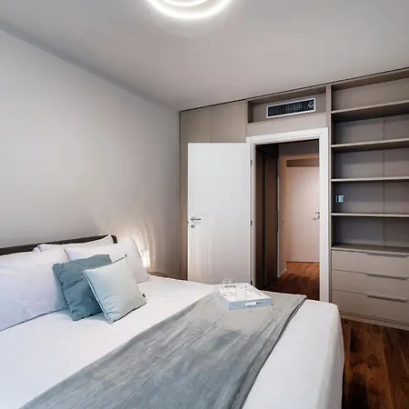 Apartment Palazzo Marinetti - By Myhomeincomo Como